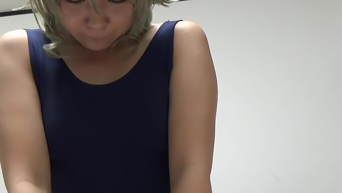 En Japansk Amatør I Cosplay Blir Slem I Pov-Video