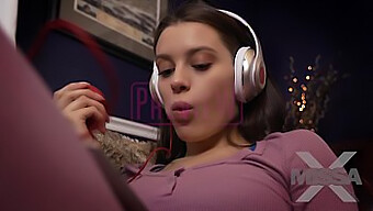 Adolescente (18+) Lana Rhoades En Porno Taboo Con Hermanas