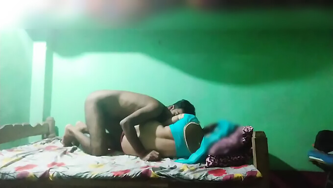 Marido Y Esposa Compartiendo: Encuentro Secreto De Una Pareja Desi